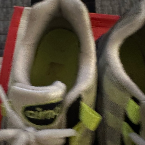 Nike - Picture 3 of 7